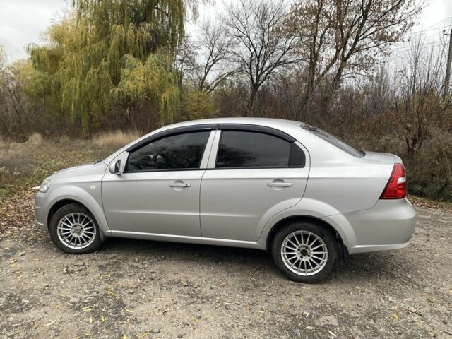 Серый Шевроле Авео, объемом двигателя 1.5 л и пробегом 263 тыс. км за 3700 $, фото 1 на Automoto.ua