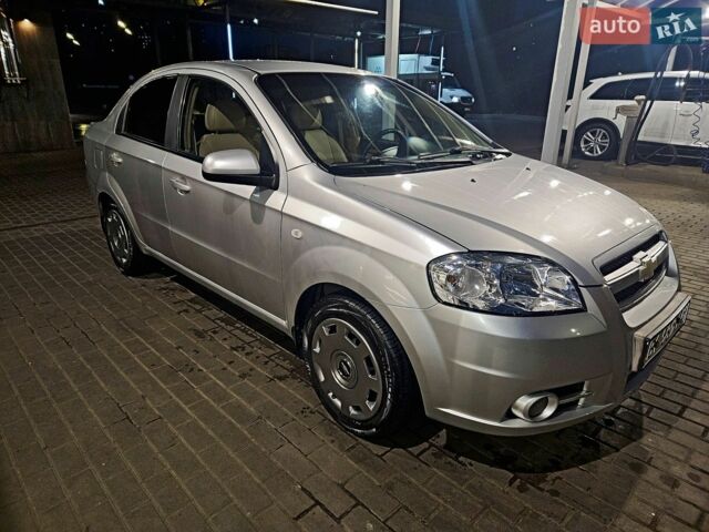 Серый Шевроле Авео, объемом двигателя 1.6 л и пробегом 175 тыс. км за 4000 $, фото 1 на Automoto.ua