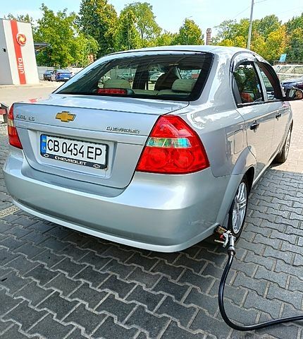 Серый Шевроле Авео, объемом двигателя 1.5 л и пробегом 191 тыс. км за 4400 $, фото 1 на Automoto.ua