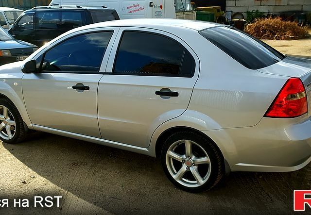 Серый Шевроле Авео, объемом двигателя 1.5 л и пробегом 125 тыс. км за 4000 $, фото 1 на Automoto.ua