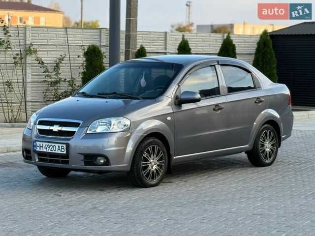 Серый Шевроле Авео, объемом двигателя 1.5 л и пробегом 280 тыс. км за 3699 $, фото 1 на Automoto.ua