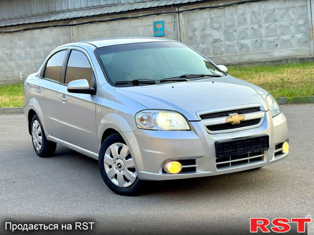 Серый Шевроле Авео, объемом двигателя 1.6 л и пробегом 237 тыс. км за 3350 $, фото 1 на Automoto.ua