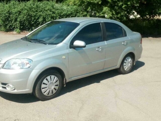 Серый Шевроле Авео, объемом двигателя 1.6 л и пробегом 380 тыс. км за 3500 $, фото 1 на Automoto.ua