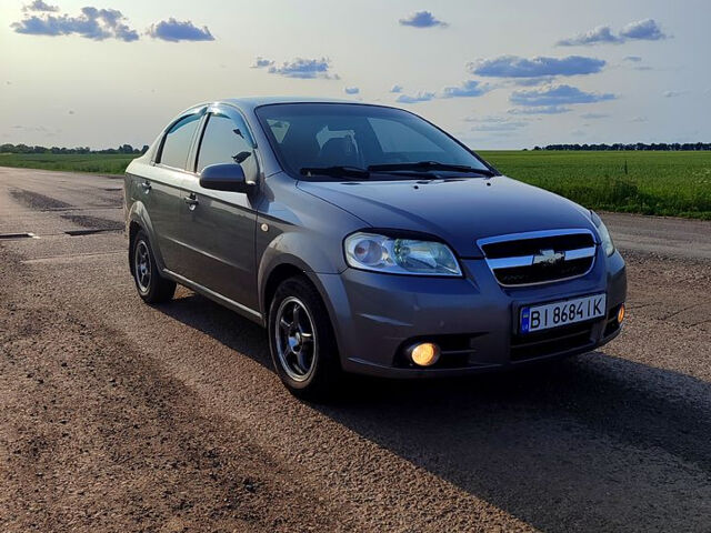 Серый Шевроле Авео, объемом двигателя 1.5 л и пробегом 315 тыс. км за 3199 $, фото 1 на Automoto.ua