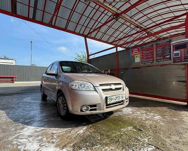 Серый Шевроле Авео, объемом двигателя 1.6 л и пробегом 106 тыс. км за 4700 $, фото 1 на Automoto.ua