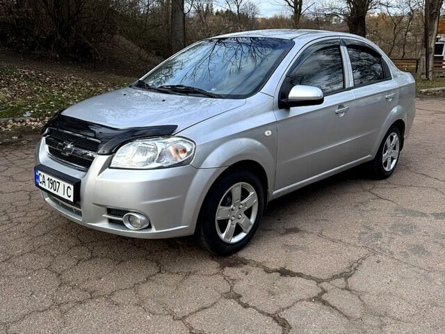 Серый Шевроле Авео, объемом двигателя 1.5 л и пробегом 214 тыс. км за 3400 $, фото 1 на Automoto.ua