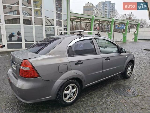 Серый Шевроле Авео, объемом двигателя 1.5 л и пробегом 205 тыс. км за 3300 $, фото 1 на Automoto.ua