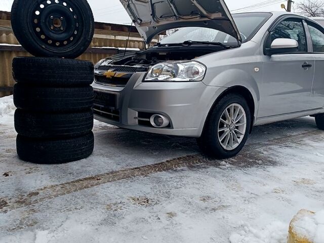 Сірий Шевроле Авео, об'ємом двигуна 1.5 л та пробігом 1230 тис. км за 4300 $, фото 1 на Automoto.ua
