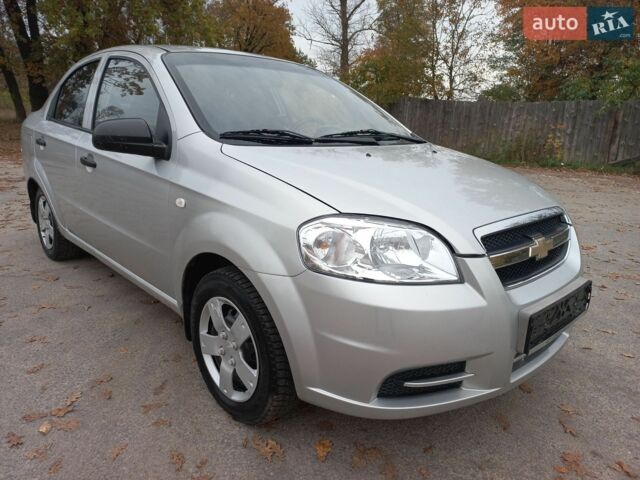 Сірий Шевроле Авео, об'ємом двигуна 1.5 л та пробігом 215 тис. км за 4500 $, фото 1 на Automoto.ua