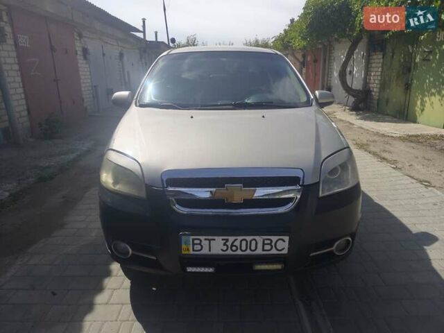 Серый Шевроле Авео, объемом двигателя 1.6 л и пробегом 350 тыс. км за 2500 $, фото 1 на Automoto.ua