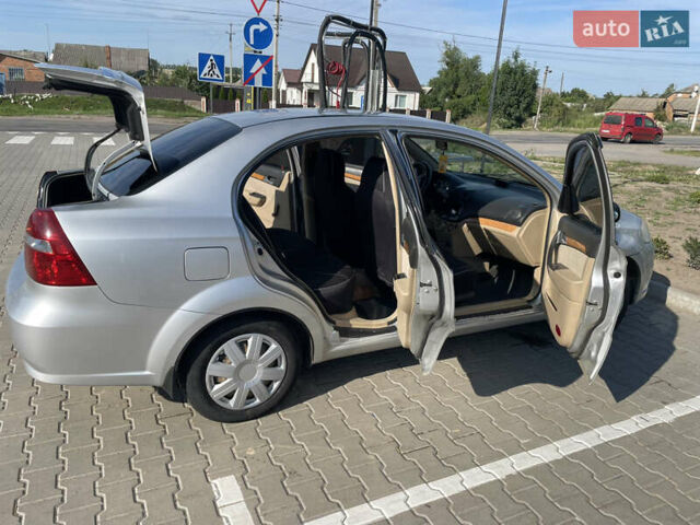Серый Шевроле Авео, объемом двигателя 1.6 л и пробегом 193 тыс. км за 4100 $, фото 1 на Automoto.ua