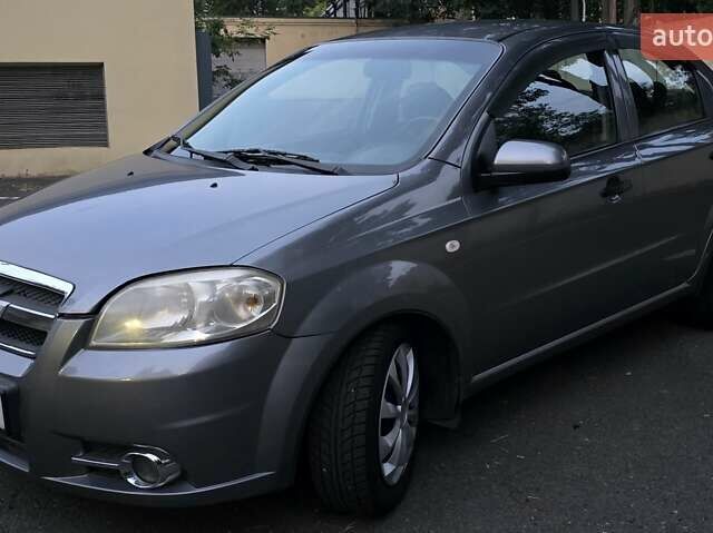 Серый Шевроле Авео, объемом двигателя 1.5 л и пробегом 210 тыс. км за 3500 $, фото 1 на Automoto.ua