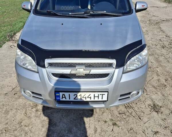 Серый Шевроле Авео, объемом двигателя 1.6 л и пробегом 216 тыс. км за 3800 $, фото 1 на Automoto.ua
