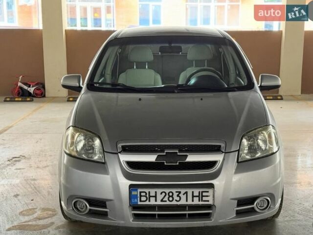 Серый Шевроле Авео, объемом двигателя 1.6 л и пробегом 249 тыс. км за 2850 $, фото 1 на Automoto.ua