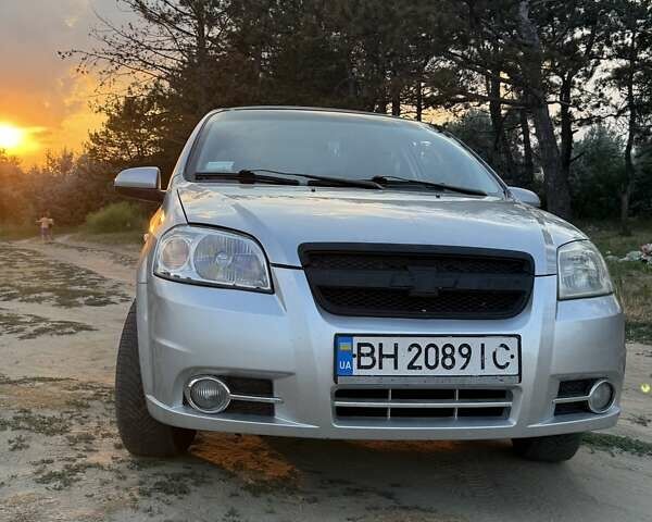 Серый Шевроле Авео, объемом двигателя 1.5 л и пробегом 197 тыс. км за 3800 $, фото 1 на Automoto.ua