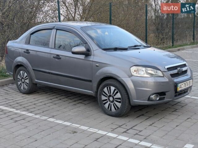 Серый Шевроле Авео, объемом двигателя 1.5 л и пробегом 273 тыс. км за 2700 $, фото 1 на Automoto.ua