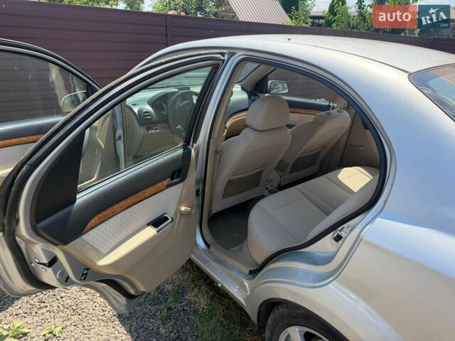 Сірий Шевроле Авео, об'ємом двигуна 1.6 л та пробігом 112 тис. км за 3800 $, фото 1 на Automoto.ua