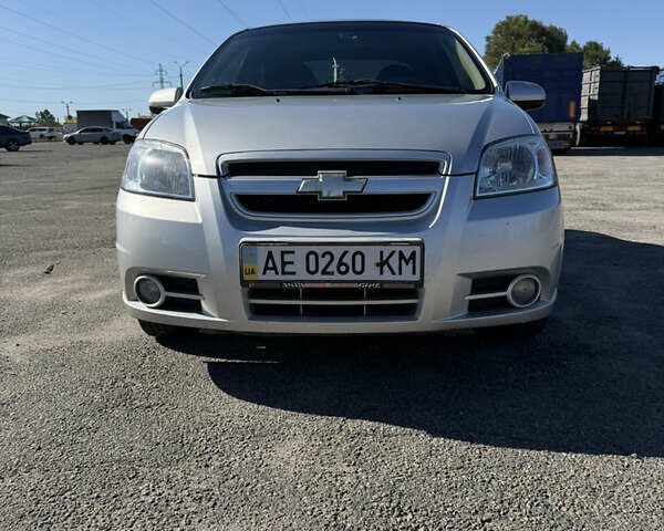 Серый Шевроле Авео, объемом двигателя 1.6 л и пробегом 180 тыс. км за 4500 $, фото 1 на Automoto.ua