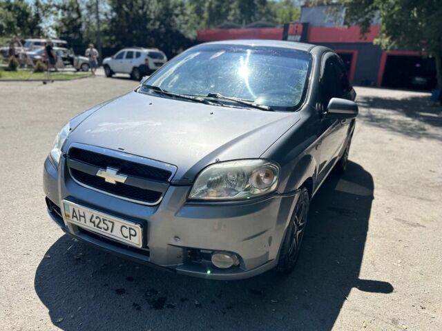 Серый Шевроле Авео, объемом двигателя 1.5 л и пробегом 200 тыс. км за 1500 $, фото 1 на Automoto.ua
