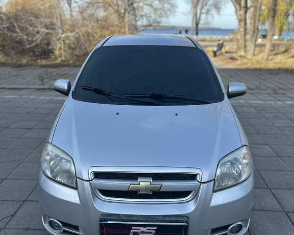 Серый Шевроле Авео, объемом двигателя 1.6 л и пробегом 214 тыс. км за 2700 $, фото 1 на Automoto.ua