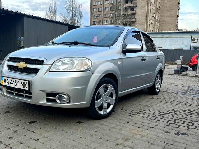 Серый Шевроле Авео, объемом двигателя 1.5 л и пробегом 204 тыс. км за 4000 $, фото 1 на Automoto.ua