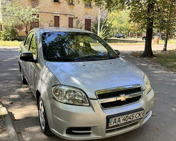 Серый Шевроле Авео, объемом двигателя 1.5 л и пробегом 560 тыс. км за 2450 $, фото 1 на Automoto.ua