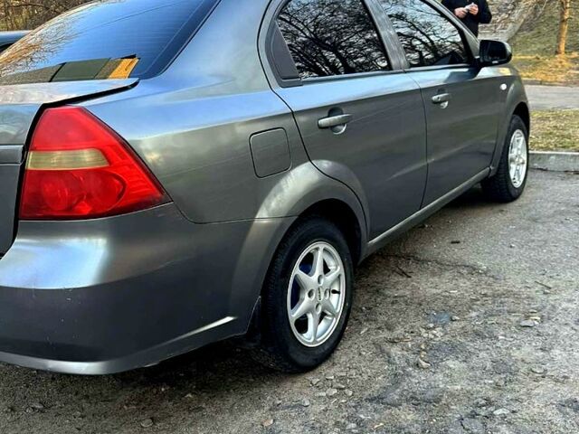 Сірий Шевроле Авео, об'ємом двигуна 1.5 л та пробігом 238 тис. км за 3100 $, фото 1 на Automoto.ua