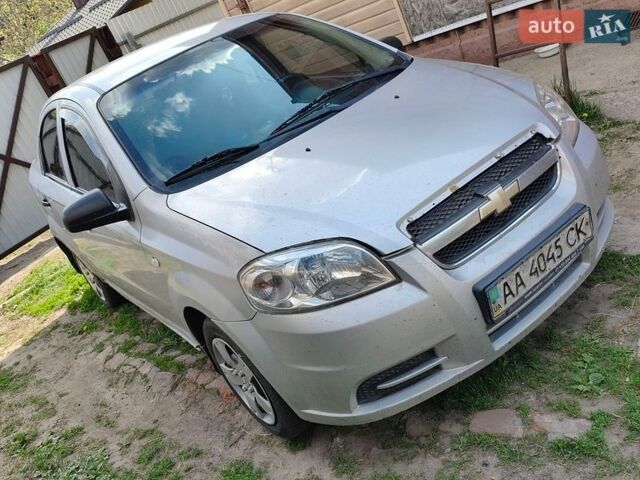 Серый Шевроле Авео, объемом двигателя 1.5 л и пробегом 550 тыс. км за 2000 $, фото 1 на Automoto.ua