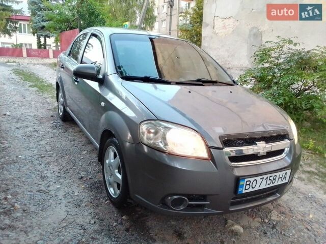 Сірий Шевроле Авео, об'ємом двигуна 1.5 л та пробігом 300 тис. км за 2500 $, фото 1 на Automoto.ua