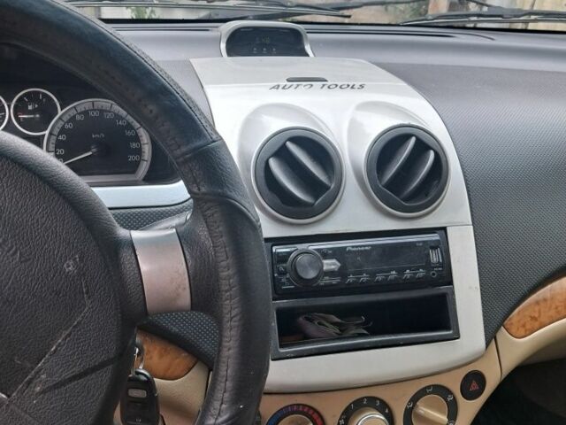 Сірий Шевроле Авео, об'ємом двигуна 10 л та пробігом 285 тис. км за 2250 $, фото 1 на Automoto.ua