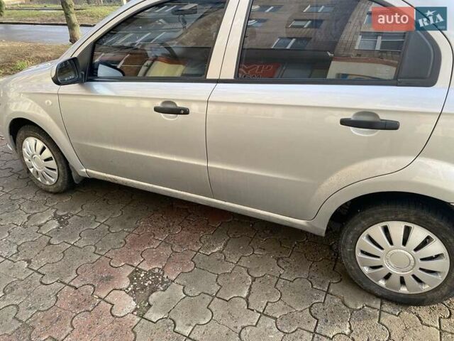 Серый Шевроле Авео, объемом двигателя 1.5 л и пробегом 194 тыс. км за 3700 $, фото 1 на Automoto.ua