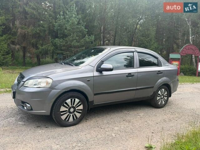 Серый Шевроле Авео, объемом двигателя 1.5 л и пробегом 274 тыс. км за 2850 $, фото 1 на Automoto.ua
