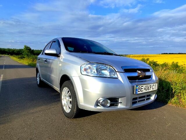 Серый Шевроле Авео, объемом двигателя 1.5 л и пробегом 150 тыс. км за 3700 $, фото 1 на Automoto.ua