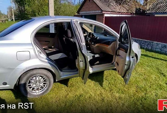 Серый Шевроле Авео, объемом двигателя 1.6 л и пробегом 210 тыс. км за 3800 $, фото 1 на Automoto.ua