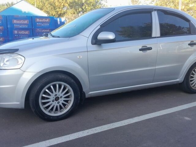 Серый Шевроле Авео, объемом двигателя 1.5 л и пробегом 245 тыс. км за 3400 $, фото 1 на Automoto.ua