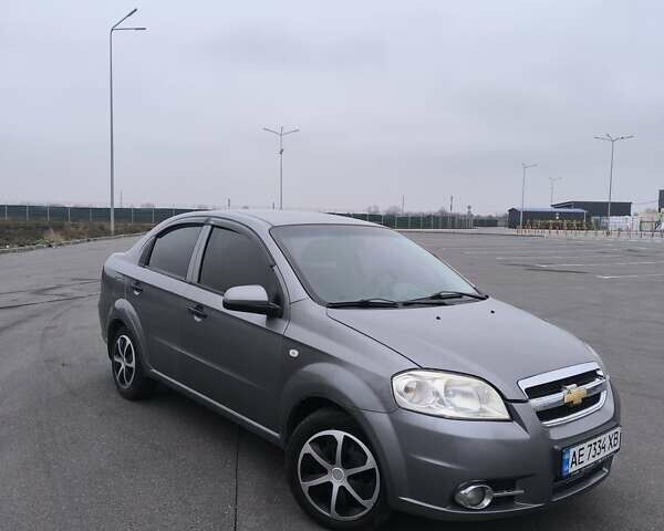 Серый Шевроле Авео, объемом двигателя 1.5 л и пробегом 218 тыс. км за 4099 $, фото 1 на Automoto.ua