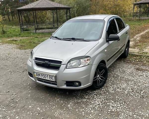 Серый Шевроле Авео, объемом двигателя 1.5 л и пробегом 235 тыс. км за 3900 $, фото 1 на Automoto.ua