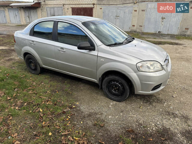 Сірий Шевроле Авео, об'ємом двигуна 1.6 л та пробігом 258 тис. км за 2599 $, фото 1 на Automoto.ua