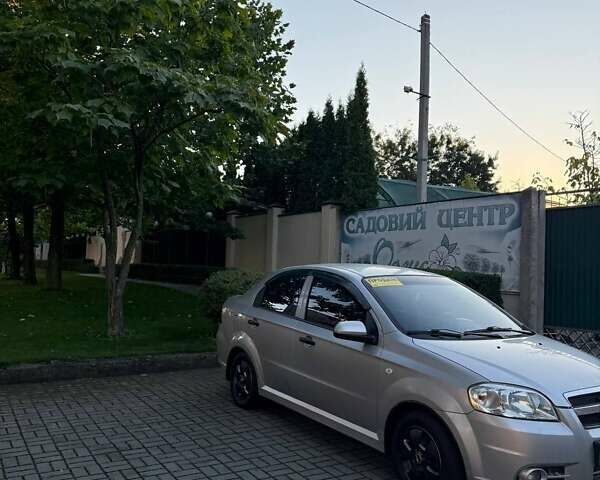 Сірий Шевроле Авео, об'ємом двигуна 1.5 л та пробігом 175 тис. км за 4500 $, фото 1 на Automoto.ua