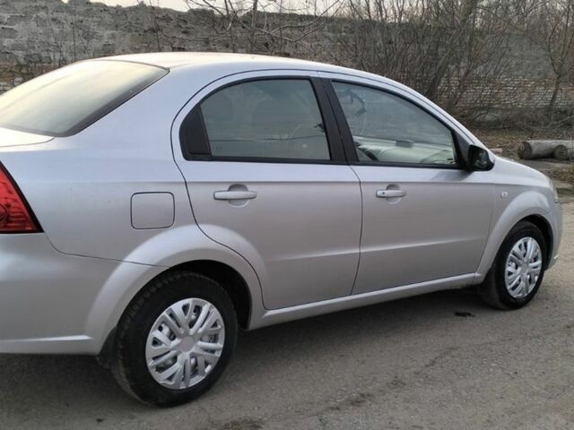 Серый Шевроле Авео, объемом двигателя 1.6 л и пробегом 254 тыс. км за 3850 $, фото 1 на Automoto.ua