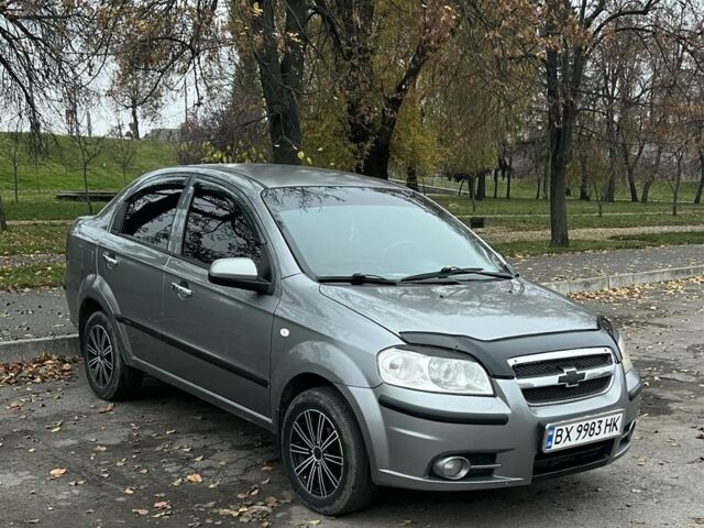 Серый Шевроле Авео, объемом двигателя 1.5 л и пробегом 195 тыс. км за 3500 $, фото 1 на Automoto.ua