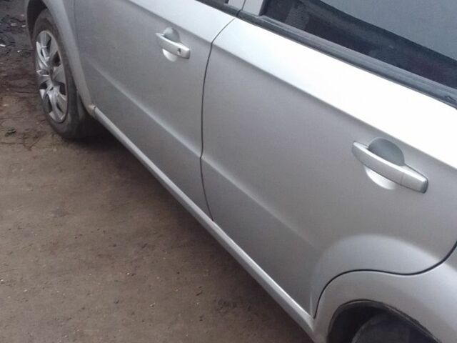 Сірий Шевроле Авео, об'ємом двигуна 1 л та пробігом 132 тис. км за 3700 $, фото 1 на Automoto.ua