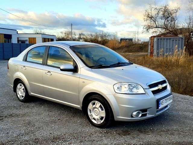 Серый Шевроле Авео, объемом двигателя 1.6 л и пробегом 155 тыс. км за 4200 $, фото 1 на Automoto.ua