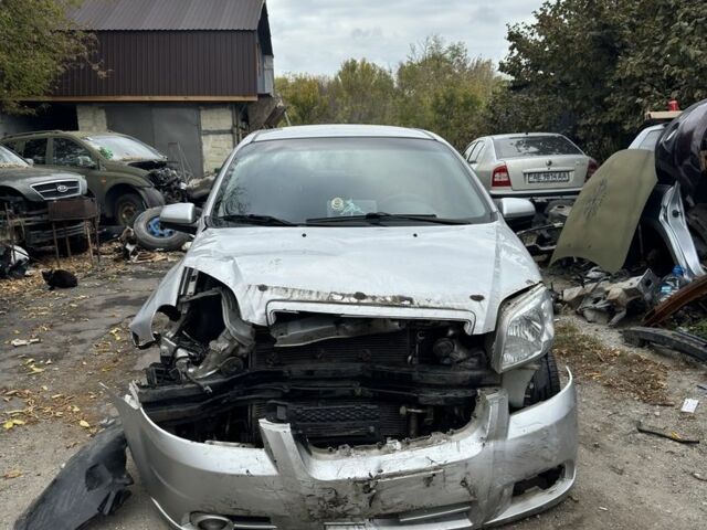 Сірий Шевроле Авео, об'ємом двигуна 1.6 л та пробігом 200 тис. км за 1500 $, фото 1 на Automoto.ua