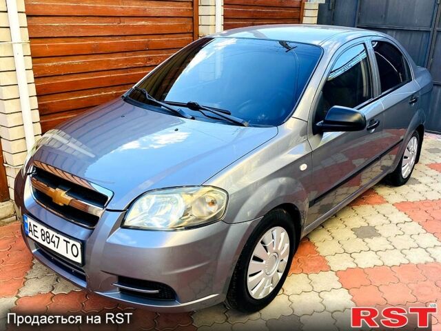 Серый Шевроле Авео, объемом двигателя 1.5 л и пробегом 260 тыс. км за 3800 $, фото 1 на Automoto.ua