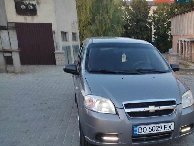 Серый Шевроле Авео, объемом двигателя 1.5 л и пробегом 220 тыс. км за 3650 $, фото 1 на Automoto.ua