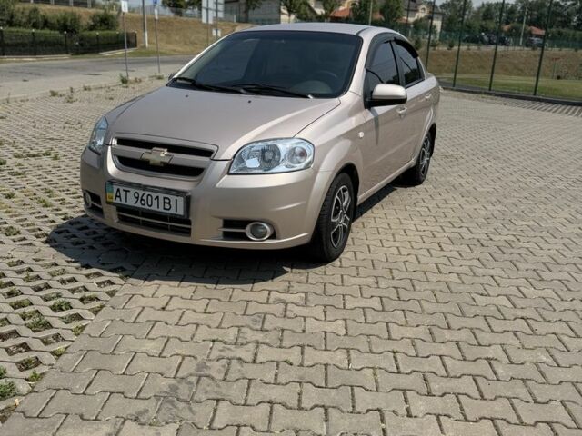 Серый Шевроле Авео, объемом двигателя 1.6 л и пробегом 137 тыс. км за 3700 $, фото 1 на Automoto.ua