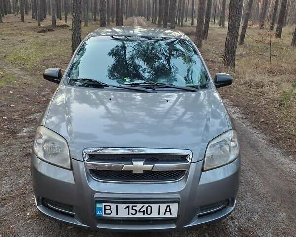 Серый Шевроле Авео, объемом двигателя 1.5 л и пробегом 194 тыс. км за 4000 $, фото 1 на Automoto.ua