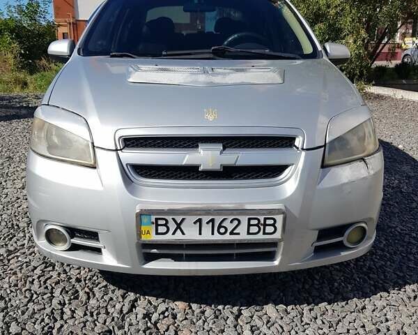 Серый Шевроле Авео, объемом двигателя 1.6 л и пробегом 235 тыс. км за 2900 $, фото 1 на Automoto.ua