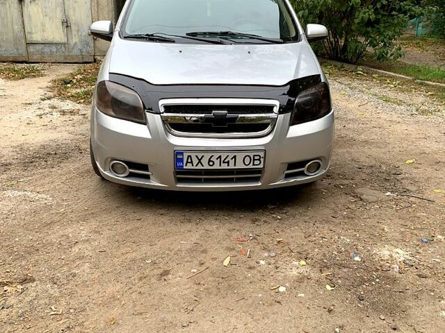 Серый Шевроле Авео, объемом двигателя 1.6 л и пробегом 274 тыс. км за 3200 $, фото 1 на Automoto.ua